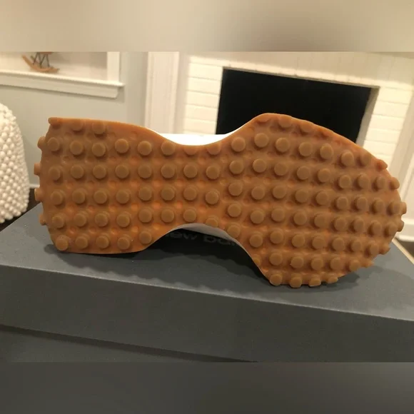 Women’s New Balance 327. Size 6. Beige White. New! - Picture 7 of 9